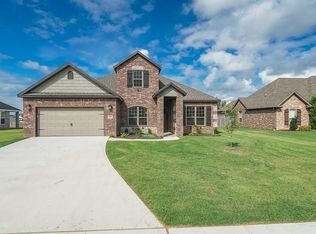 5810 S 67th St, Cave Springs, AR 72718