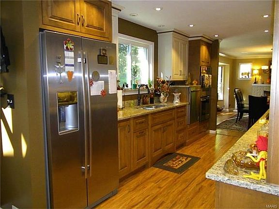 Gorgeous new kitchen with custom cabinets, granite counters,stainless steel Jenn Air appliances