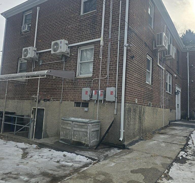 1st image of 16030 76th Avenue