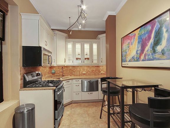 3rd image of 306 W 100th St APT 3