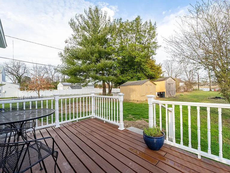 8033 Edgewater Ave — Photo 46