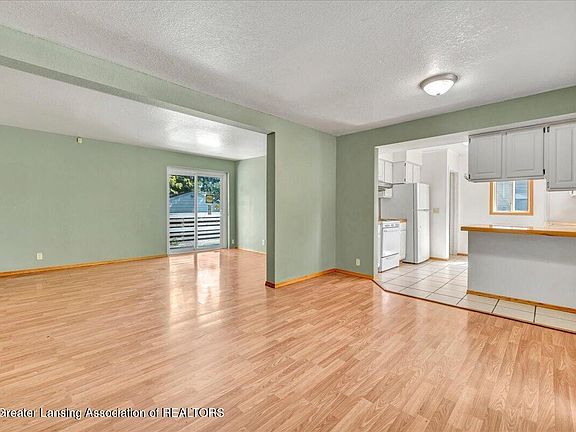 4th image of 916 Hein Ave
