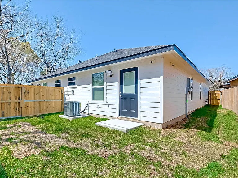7339 Krueger Rd #A — Photo 36