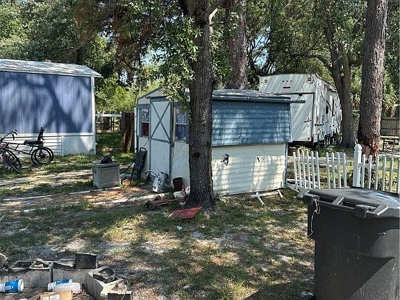 5th image of 6721 W Park Dr