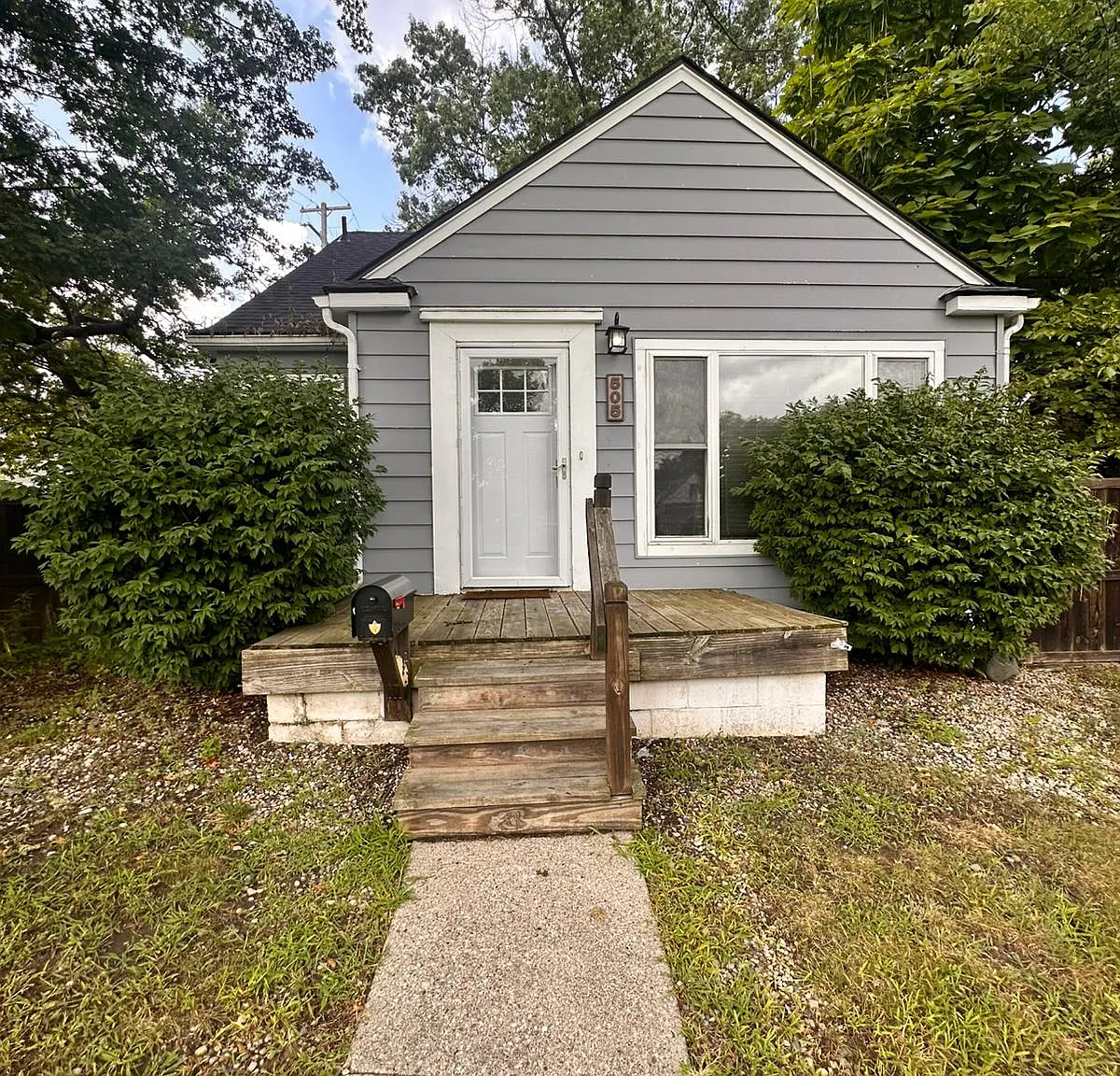 3 bed, 1200 sqft, $2,200 — Photo 2