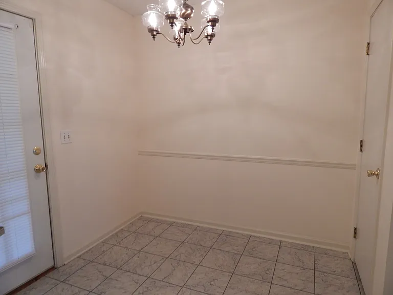 738 E Coventry Ln — Photo 3