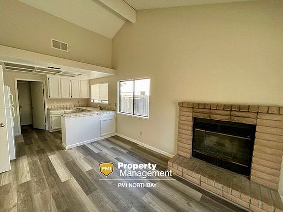5th image of 590 Chaucer Ln