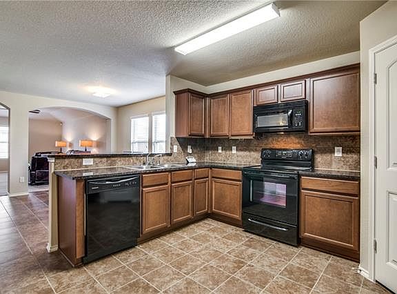 4th image of 1804 Arbordale Way
