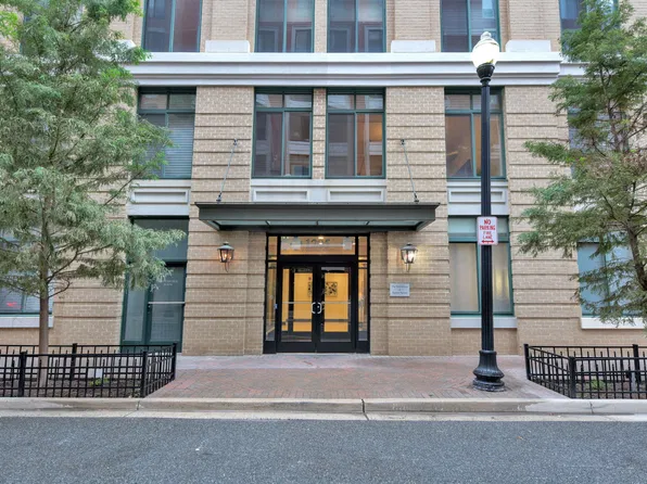 1205 Garfield St #808, Arlington, VA 22201