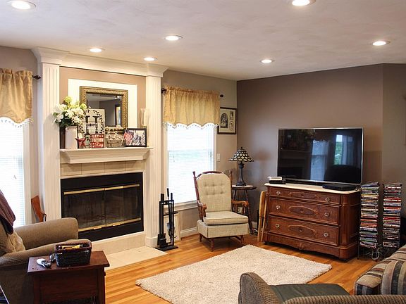 4th image of 21218 Interlochen Ln