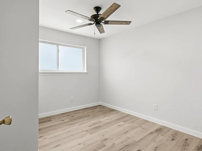 15215 Parkville Dr — Photo 42