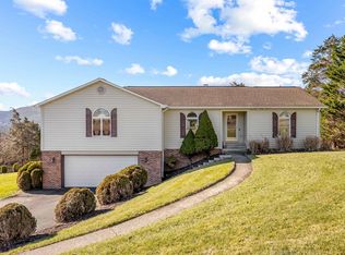 1789 Mountainside Dr, Blacksburg, VA 24060