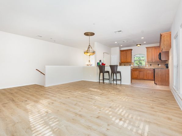 6895 Pistoia Dr