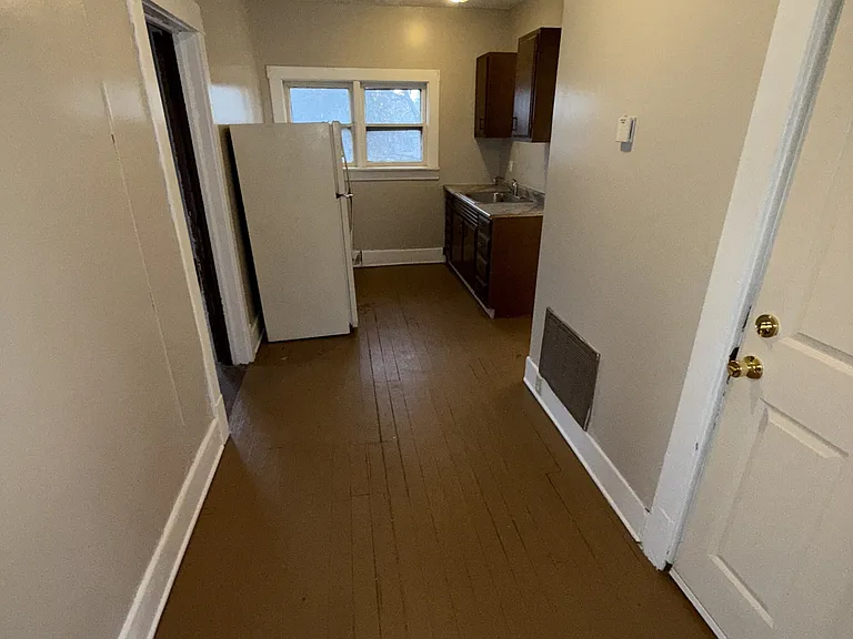 303 Harrison St — Photo 6