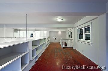 2nd image of 945 N Hill St