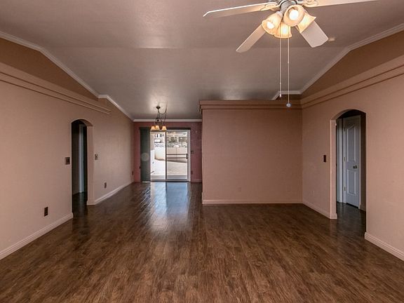 4th image of 3760 Bluegrass Dr