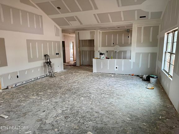 4th image of 326 Rugby Manor Ln