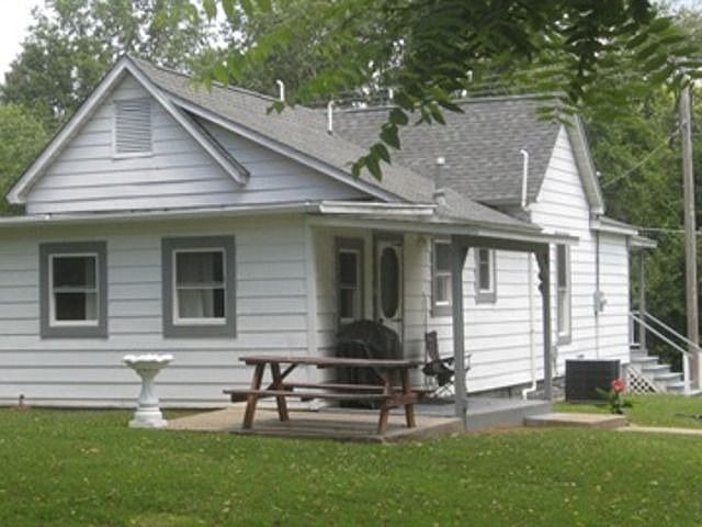 2nd image of 703 E Grand Ave
