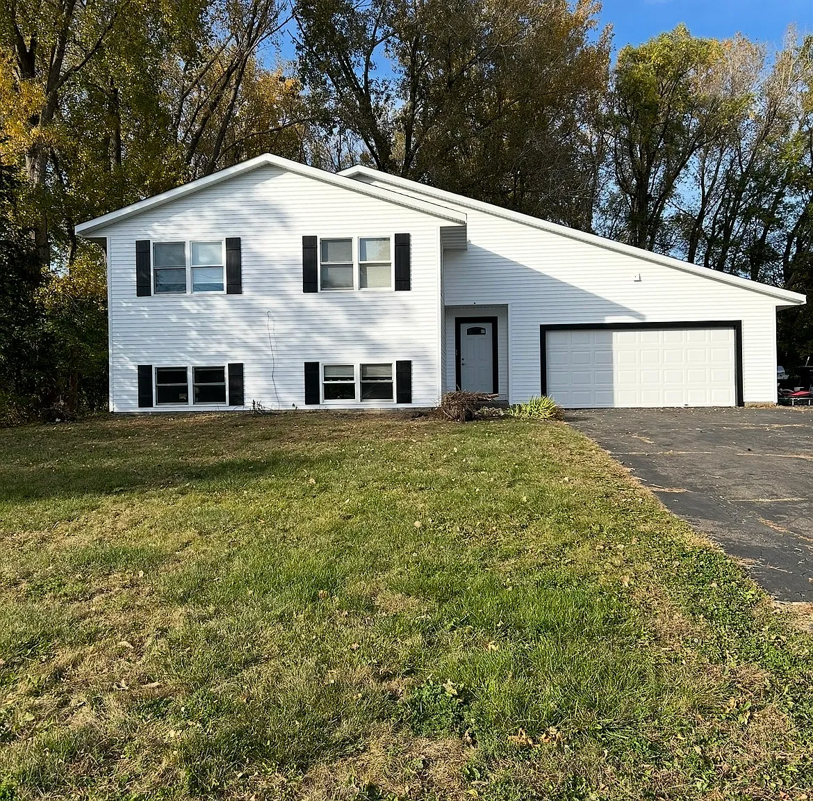 40th St N, Oakdale — Photo 1