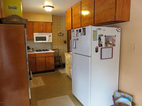 3rd image of 116 S Lindow Dr