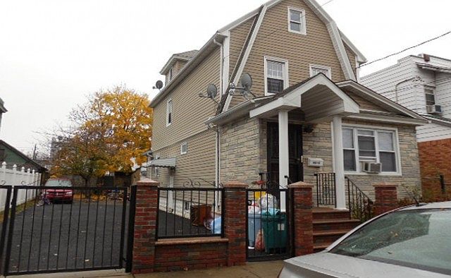 1st image of 10318 103rd St