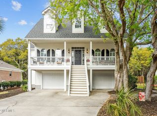 425 Settlers Ln, Kure Beach, NC 28449