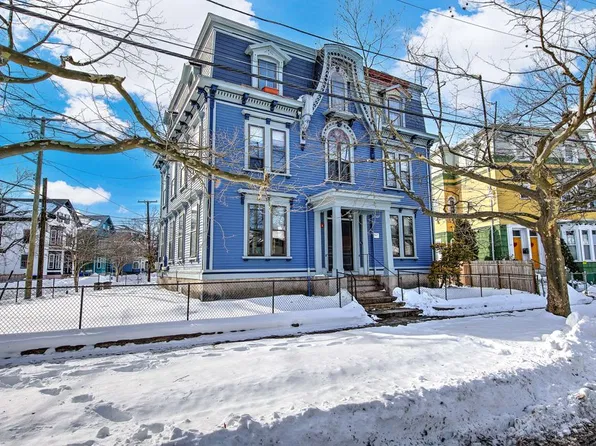 25 Parade St APT 3, Providence, RI 02909