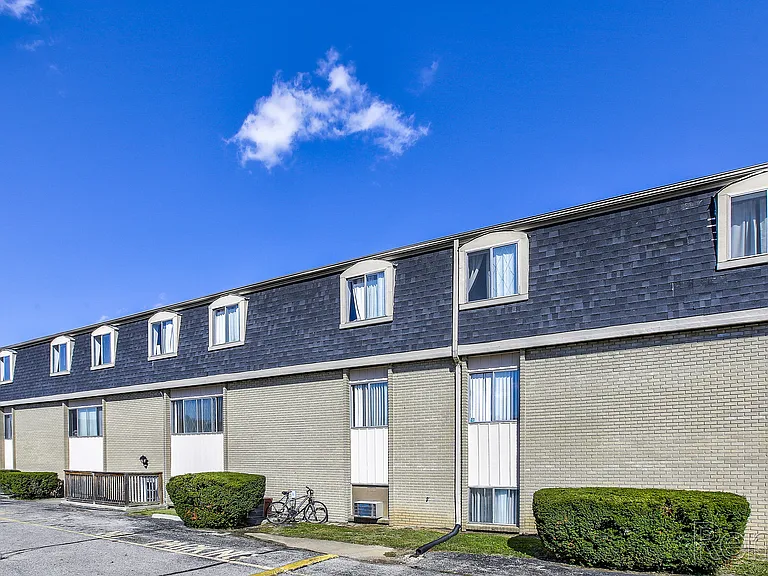 Bloomfield Apartments — Photo 13