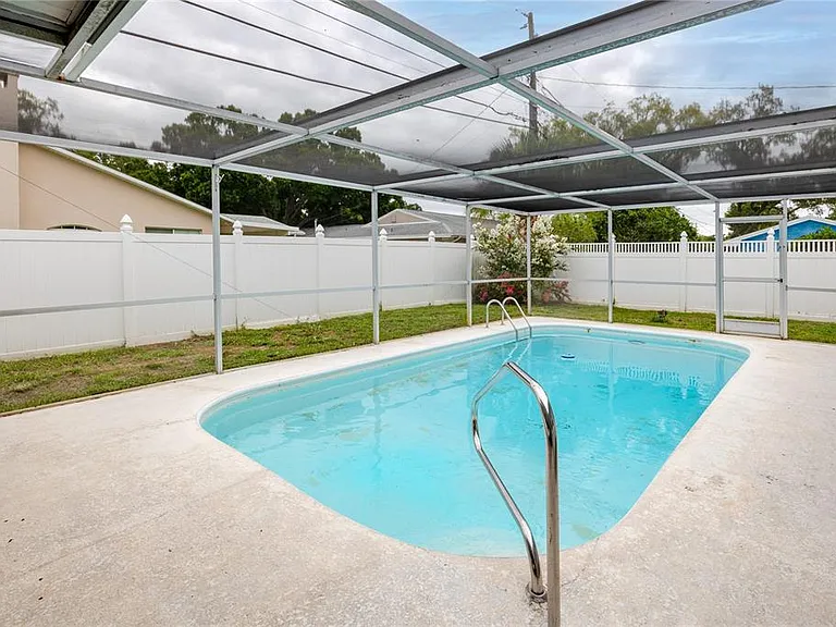 2260 Harn Blvd — Photo 30