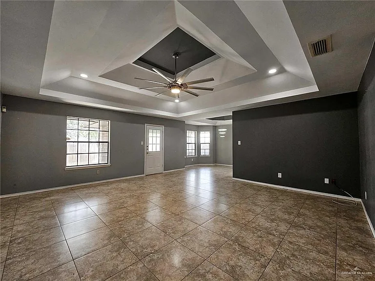 2208 Robin Ave W — Photo 7