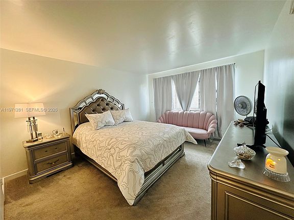 4th image of 301 Golden Isles Dr APT 114