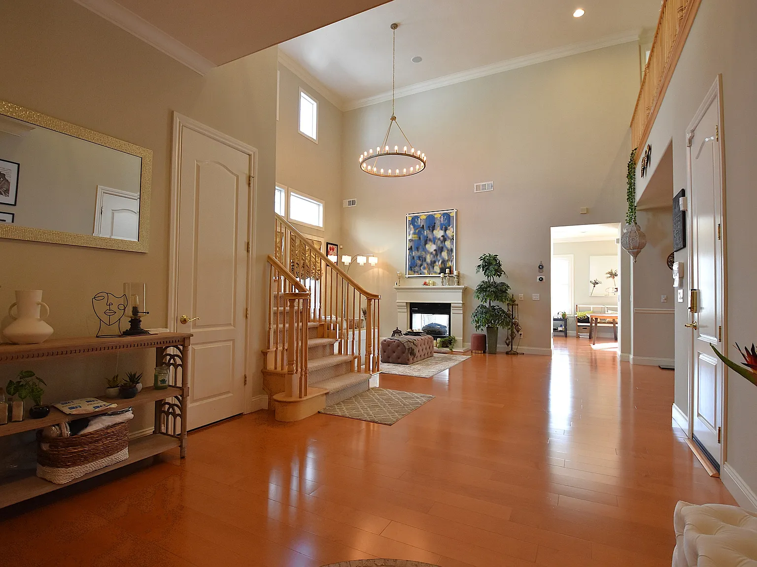 5 bed, 4.5 bath, 3595 sqft, $5,950 — Photo 2