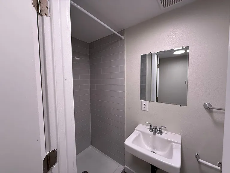 1913 N 25th Pl — Photo 9