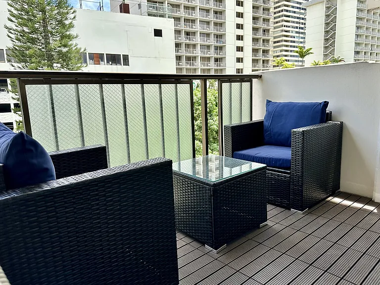 Kuhio Ave — Photo 37