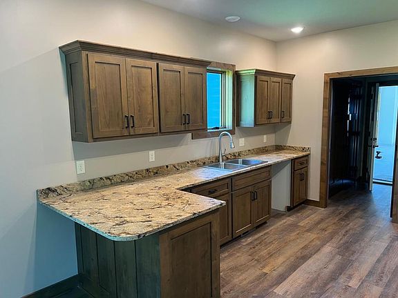 3rd image of 16912 Piper Ln