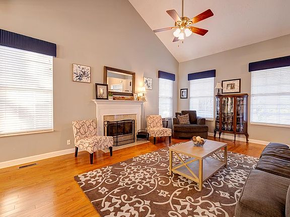 3rd image of 4004 Lenox Ct