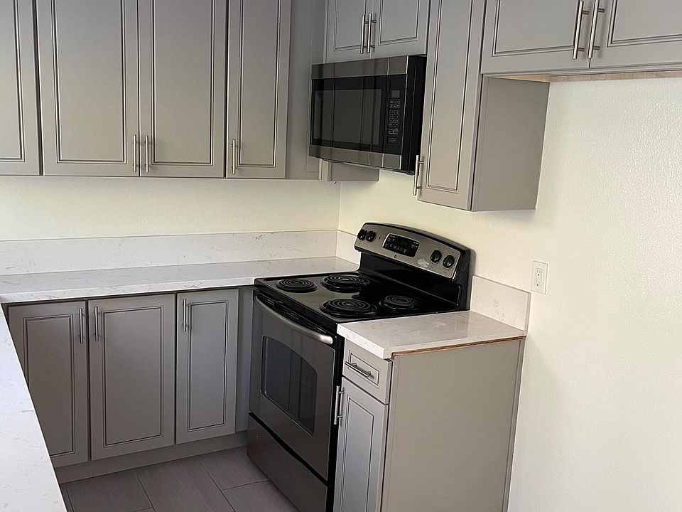 1st image of 521 N Hill Ave #108