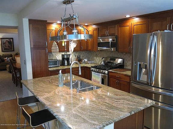 5th image of 1251B Thornbury Ln