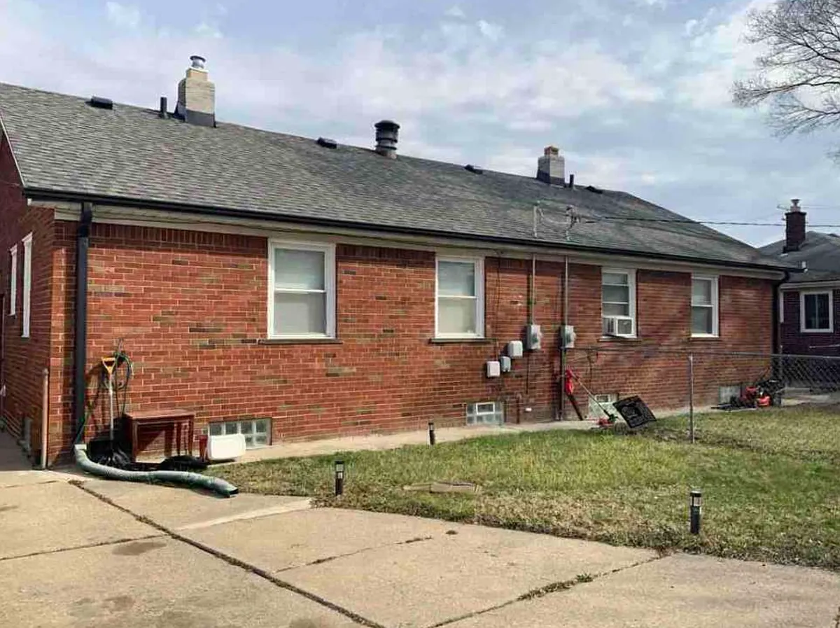 Building Photo - 7260 Timken Ave #1