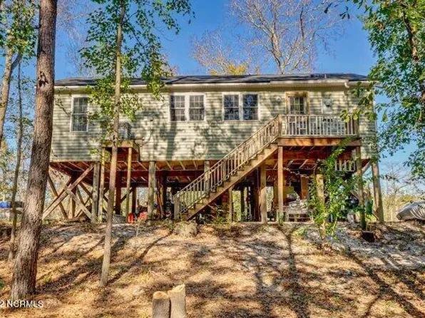 87 Ruddy Duck Ln, Burgaw, NC 28425