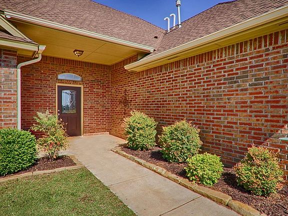 3rd image of 557 Bluestem Dr