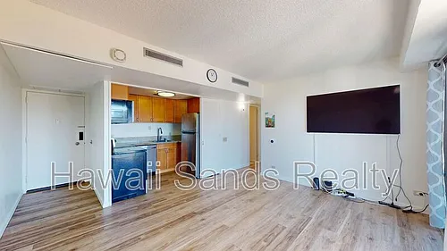 225 Queen St Photo 1