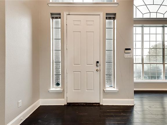 4th image of 600 Country Meadow Dr