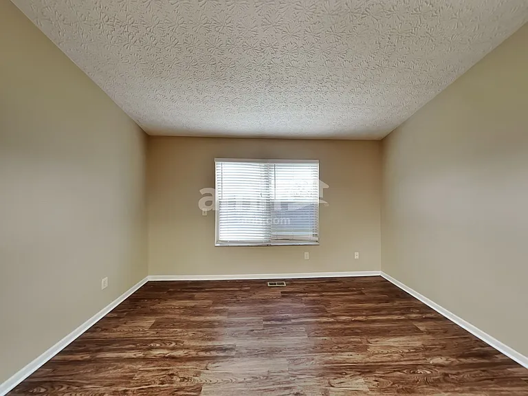 4460 Landmark Rd — Photo 12