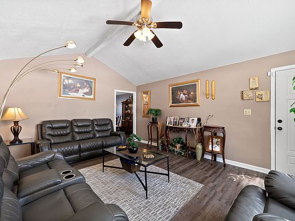 3rd image of 3401 Chaney Ln