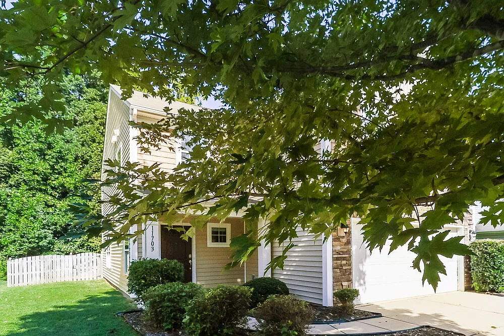 3 bed, 2.5 bath, 2151 sqft, $2,370 — Photo 4