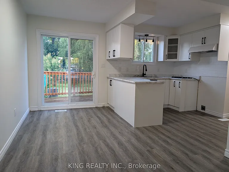 37 Vanier Pl — Photo 5