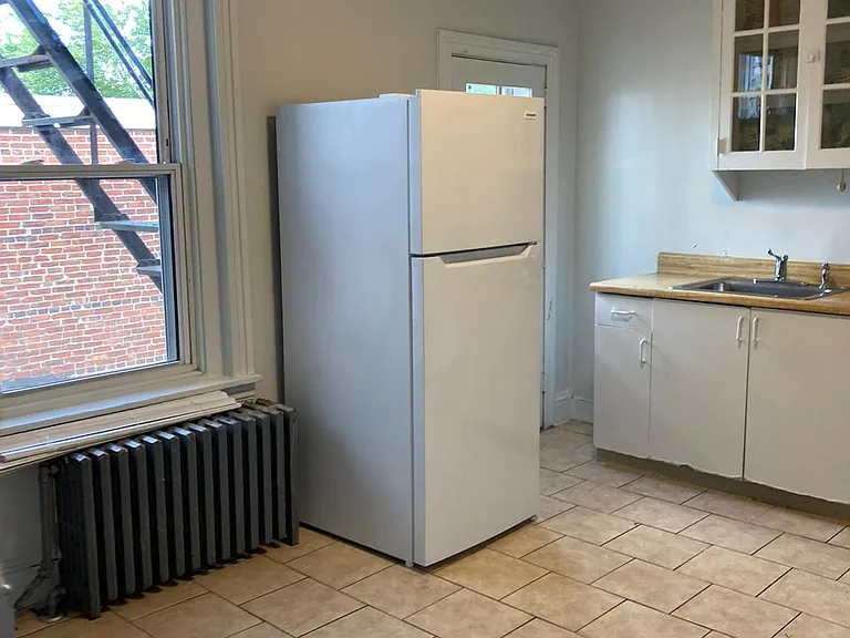 1130 W 4th St #2 — Photo 2