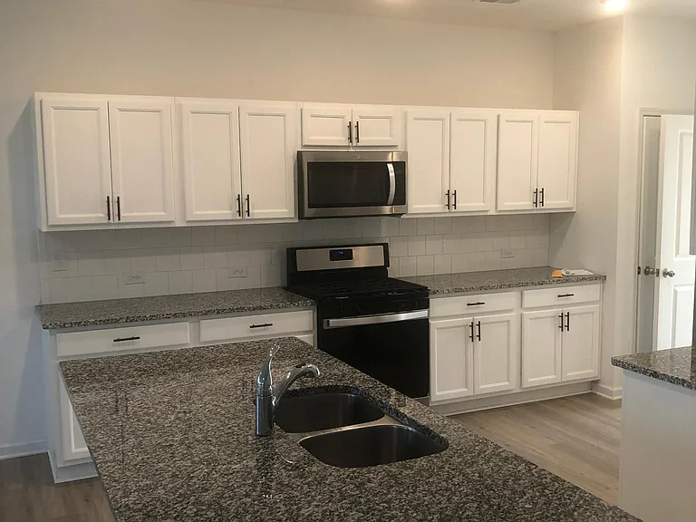 6045 Handley Dr — Photo 2