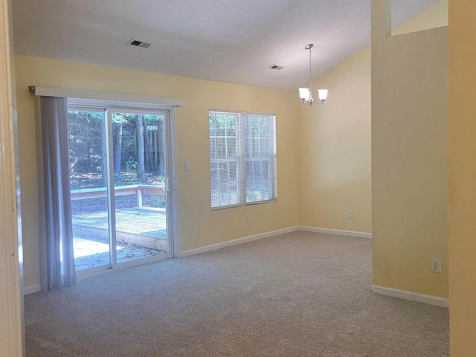 3 bed, 2.0 bath, 1140 sqft, $1,750 — Photo 4